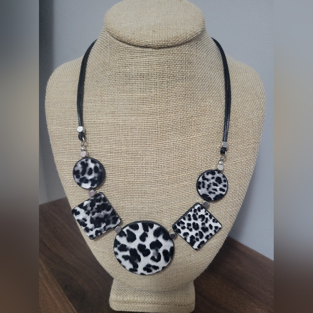 Elegant Black and White Leopard Print Necklace
